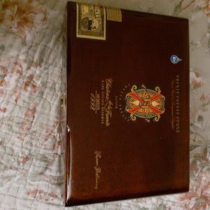 Super Bolicoso Opus X Fuente Fuente lacquered wood cigar box